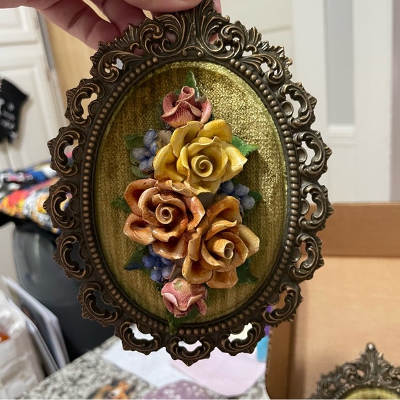 VINTAGE Set of 2 Capodimonte Porcelain Framed 3D Floral Mural Wall Plaques - Picture 16 of 16